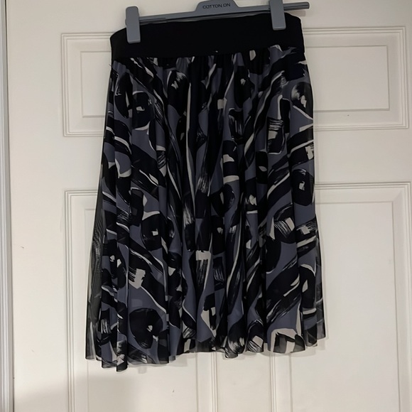 Honey & Lace Skirt - Picture 3 of 4